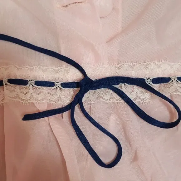 Vintage NYLFrance Josselyne baby pink nylon peignoir - Picture 5 of 13
